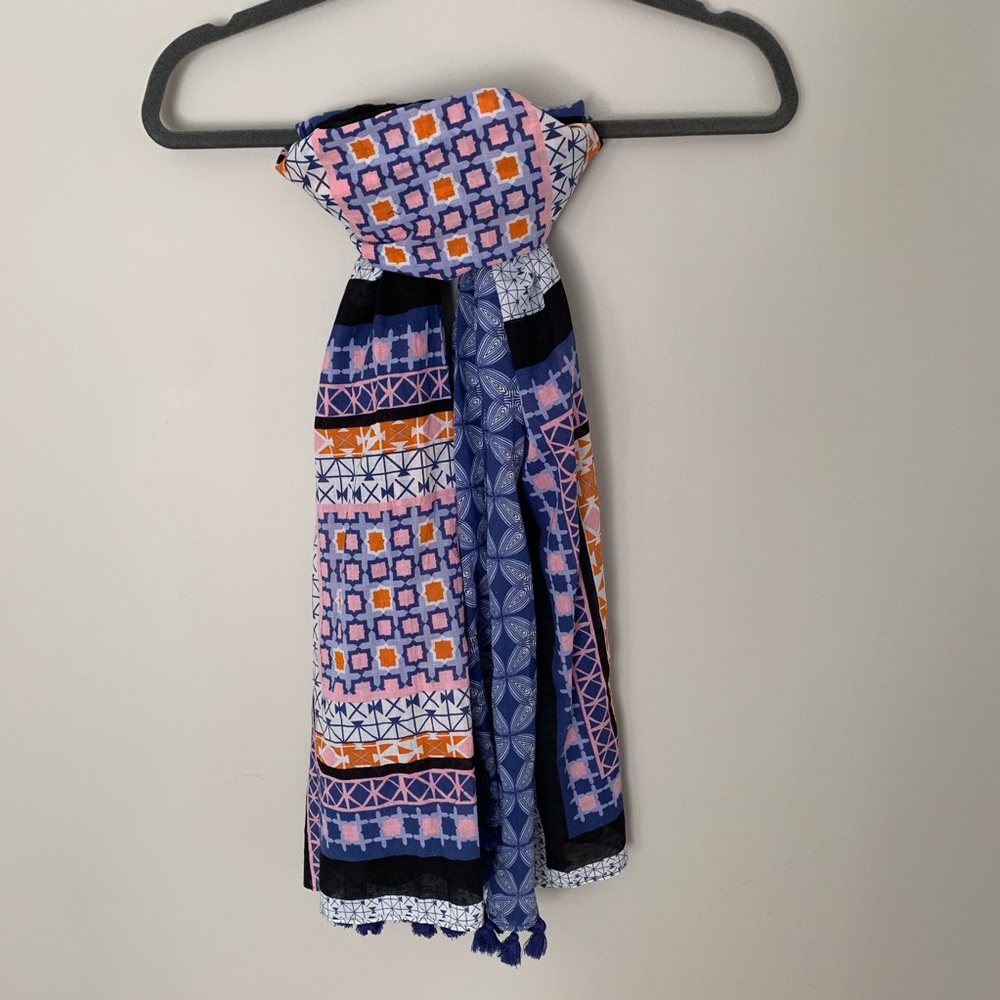 ❌SOLD❌Scarf  Stella and Dot blue orange